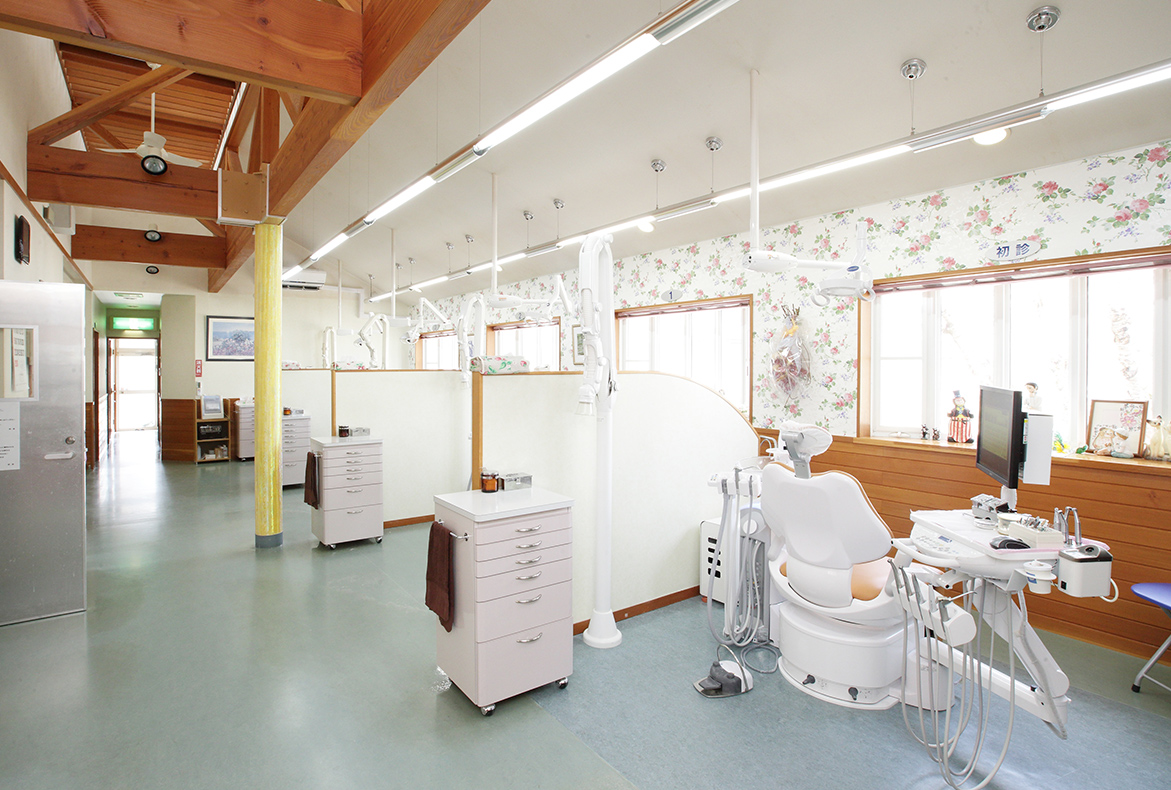 この町で、無理なく通える歯科治療を。